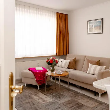 Queen Mary Apartmán *