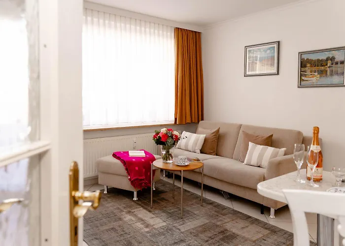 Queen Mary Apartment *
